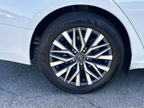 Used 2025 Nissan Altima 2.5 SV image 17