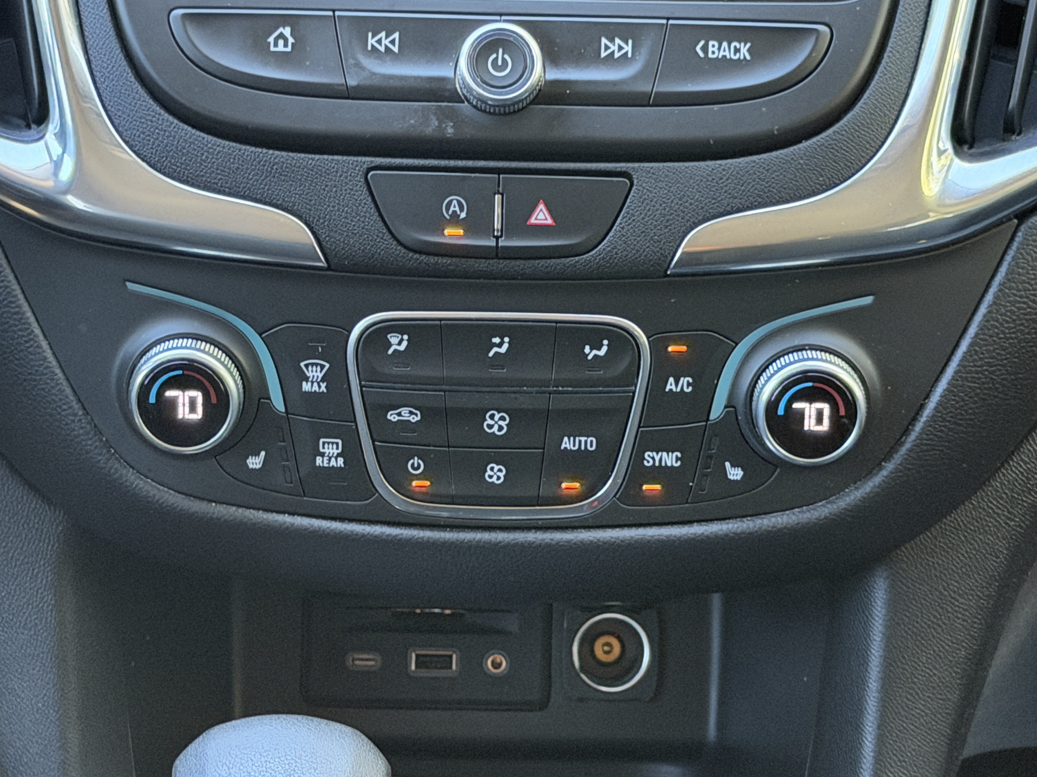 Used 2024 Chevrolet Equinox LT FWD image 23