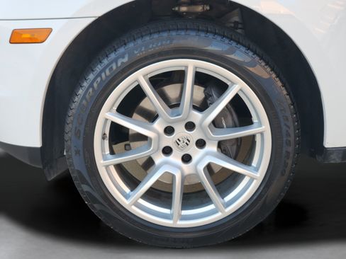 Used 2018 Porsche Macan AWD/4WD image 34