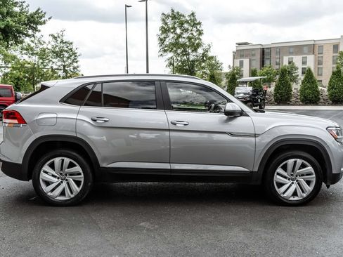 Used 2022 Volkswagen Atlas Cross Sport SE AWD/4WD image 3