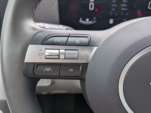 Certified 2025 Hyundai Kona SEL FWD image 22