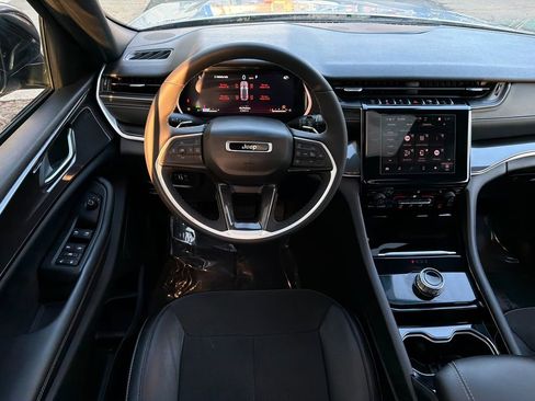 Used 2023 Jeep Grand Cherokee Altitude AWD/4WD image 20