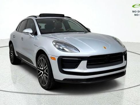 Used 2024 Porsche Macan AWD/4WD image 2