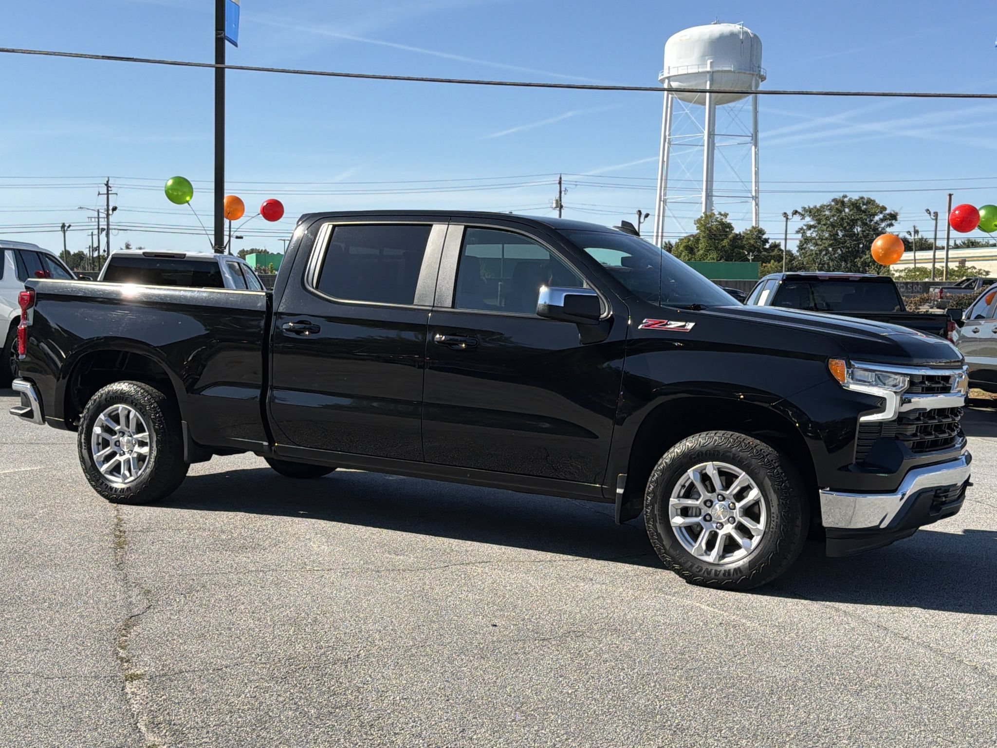 Used 2023 Chevrolet Silverado 1500 LT w/ Z71 Off-Road Package AWD/4WD image 23