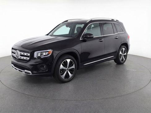 Used 2025 Mercedes-Benz GLB 250 4MATIC image 3