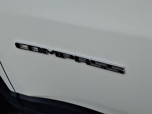 Used 2018 Jeep Compass Latitude w/ Popular Equipment Group FWD image 31
