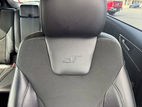 Used 2019 Ford Edge ST w/ Convenience Package image 30