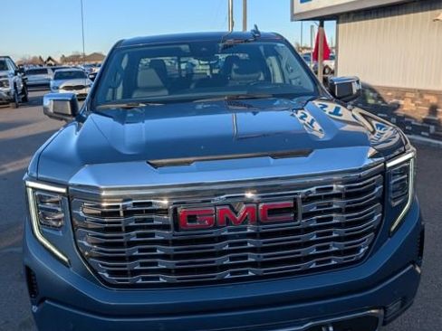 Used 2024 GMC Sierra 1500 Denali w/ Technology Package AWD/4WD image 2