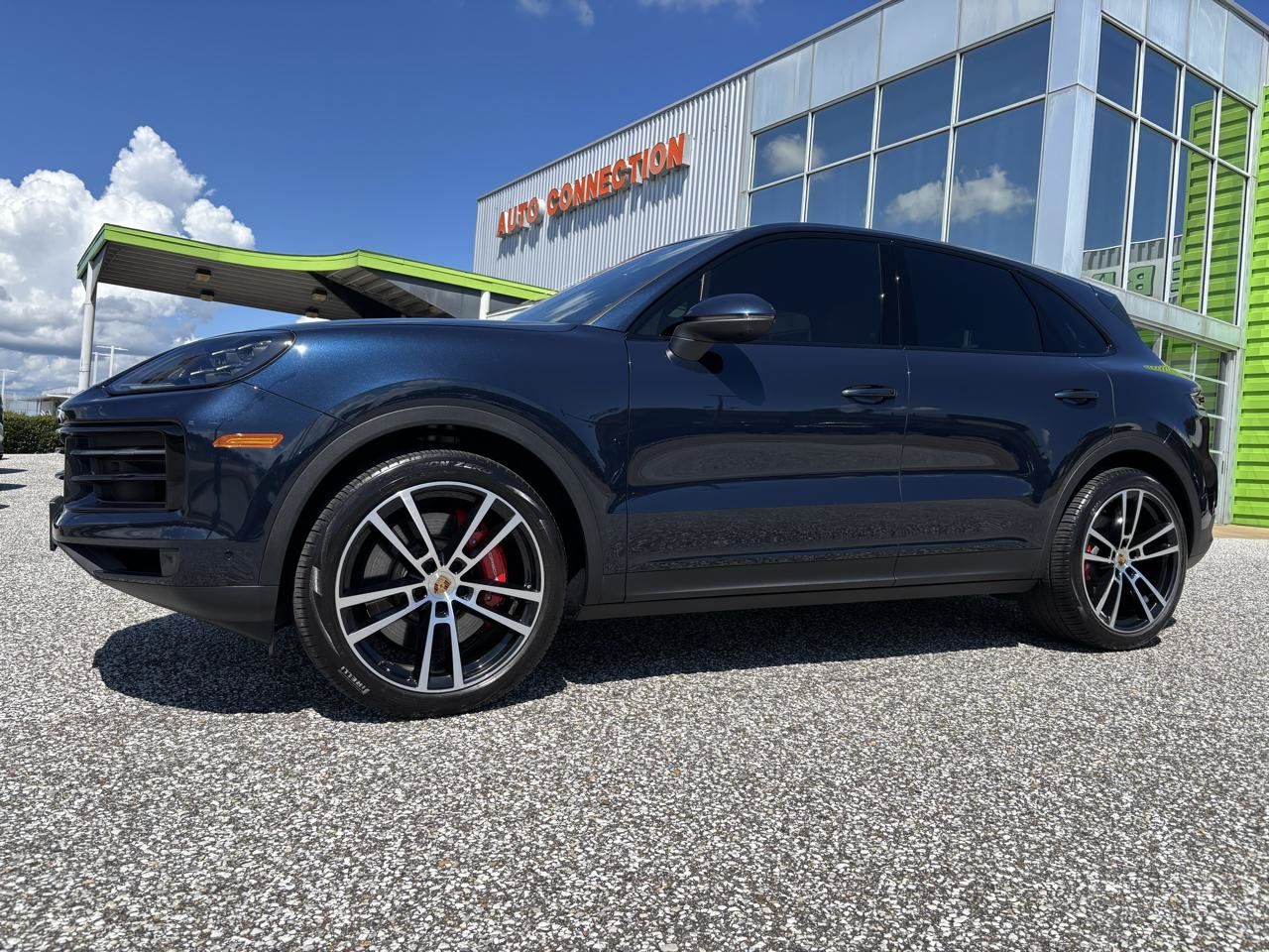 Used 2024 Porsche Cayenne S AWD/4WD image 2