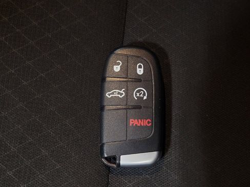 Used 2021 Jeep Grand Cherokee Laredo RWD image 32