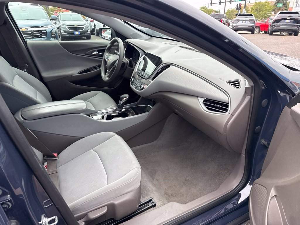 Used 2025 Chevrolet Malibu LT FWD image 36