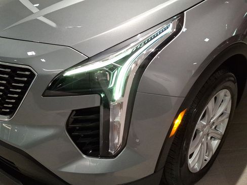 Certified 2023 Cadillac XT4 Luxury w/ Cold Weather Package FWD image 10