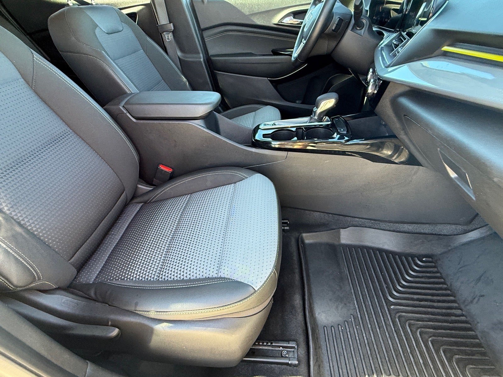 Used 2024 Chevrolet Trax LT w/ LT Convenience Package FWD image 10