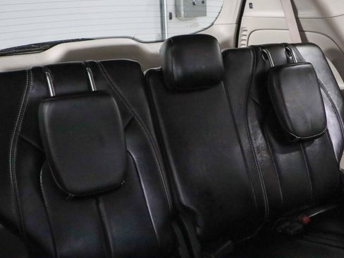 Used 2023 Chrysler Pacifica Touring-L image 29