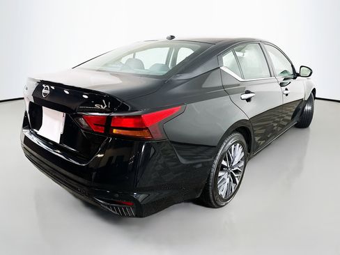 Used 2023 Nissan Altima 2.5 SV image 7