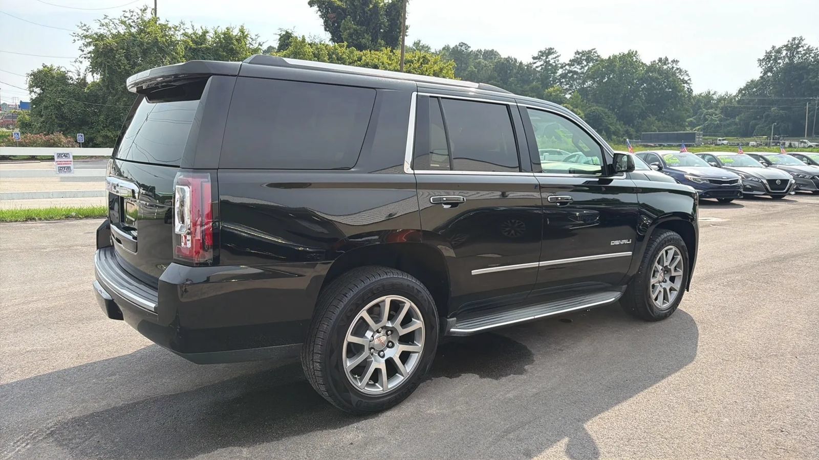 Used 2015 GMC Yukon Denali RWD image 8
