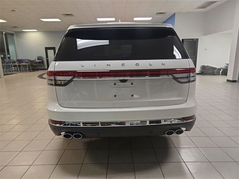Used 2022 Lincoln Aviator Reserve image 7