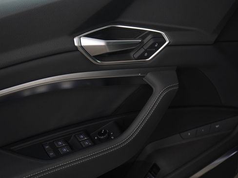 Used 2021 Audi e-tron Premium Plus w/ Premium Plus Package image 20