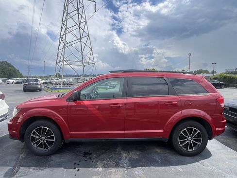 Used 2018 Dodge Journey SE w/ Blacktop Package FWD image 2