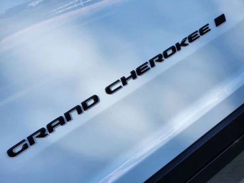 Certified 2025 Jeep Grand Cherokee L Limited w/ Black Appearance Package RWD image 11