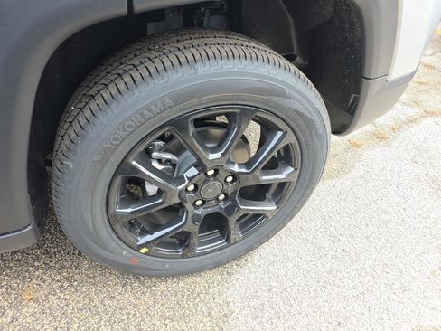 New 2026 Jeep Compass Latitude AWD/4WD image 12