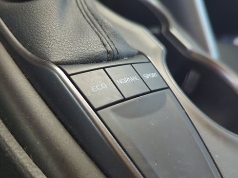 Used 2023 Toyota Camry SE FWD image 16
