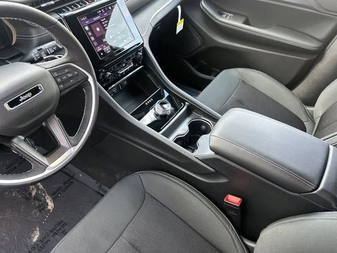 New 2026 Jeep Grand Cherokee L 4WD image 11