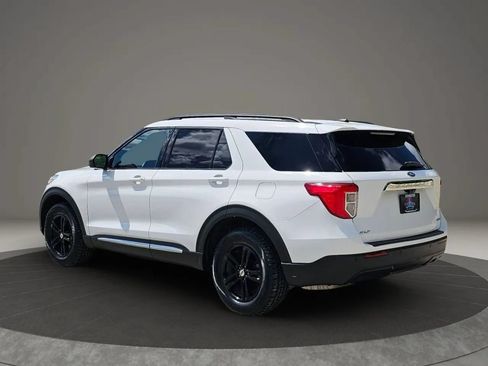 Used 2021 Ford Explorer XLT AWD/4WD image 3