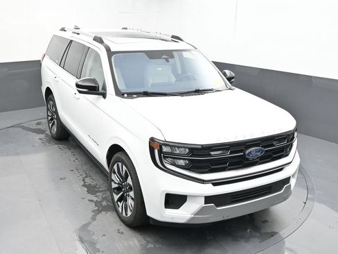 Used 2025 Ford Expedition Platinum w/ Driver's Package AWD/4WD image 23
