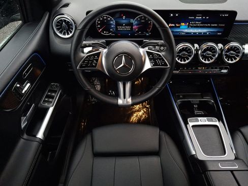 Used 2024 Mercedes-Benz GLB 250 4MATIC image 12
