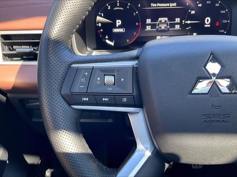 Used 2025 Mitsubishi Outlander SEL image 19