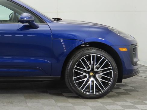 Used 2025 Porsche Macan AWD/4WD image 11