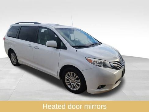 Used 2014 Toyota Sienna XLE image 18