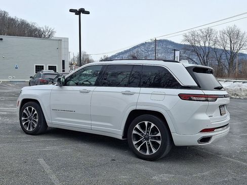 Used 2022 Jeep Grand Cherokee Overland w/ Luxury Tech Group IV AWD/4WD image 7
