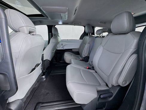 Used 2025 Toyota Sienna XLE w/ XLE Plus Package image 23