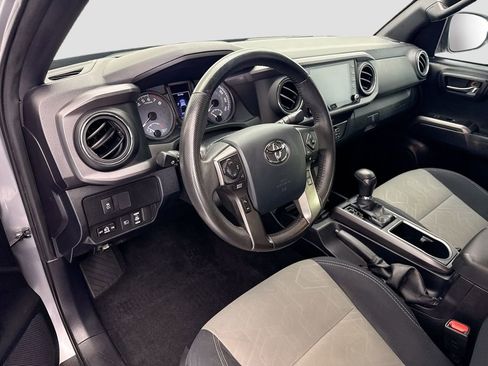 Used 2020 Toyota Tacoma TRD Sport w/ Technology Package AWD/4WD image 9