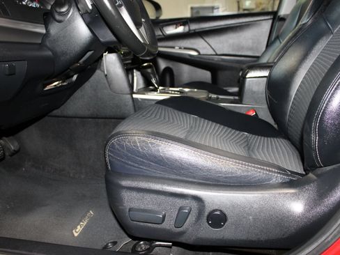 Used 2012 Toyota Camry SE FWD image 22
