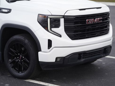 Used 2022 GMC Sierra 1500 Elevation image 38