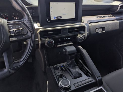 Used 2025 Toyota Tacoma SR5 AWD/4WD image 11
