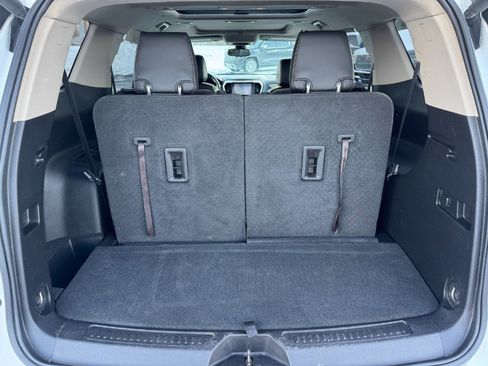 Used 2018 GMC Acadia Denali image 18