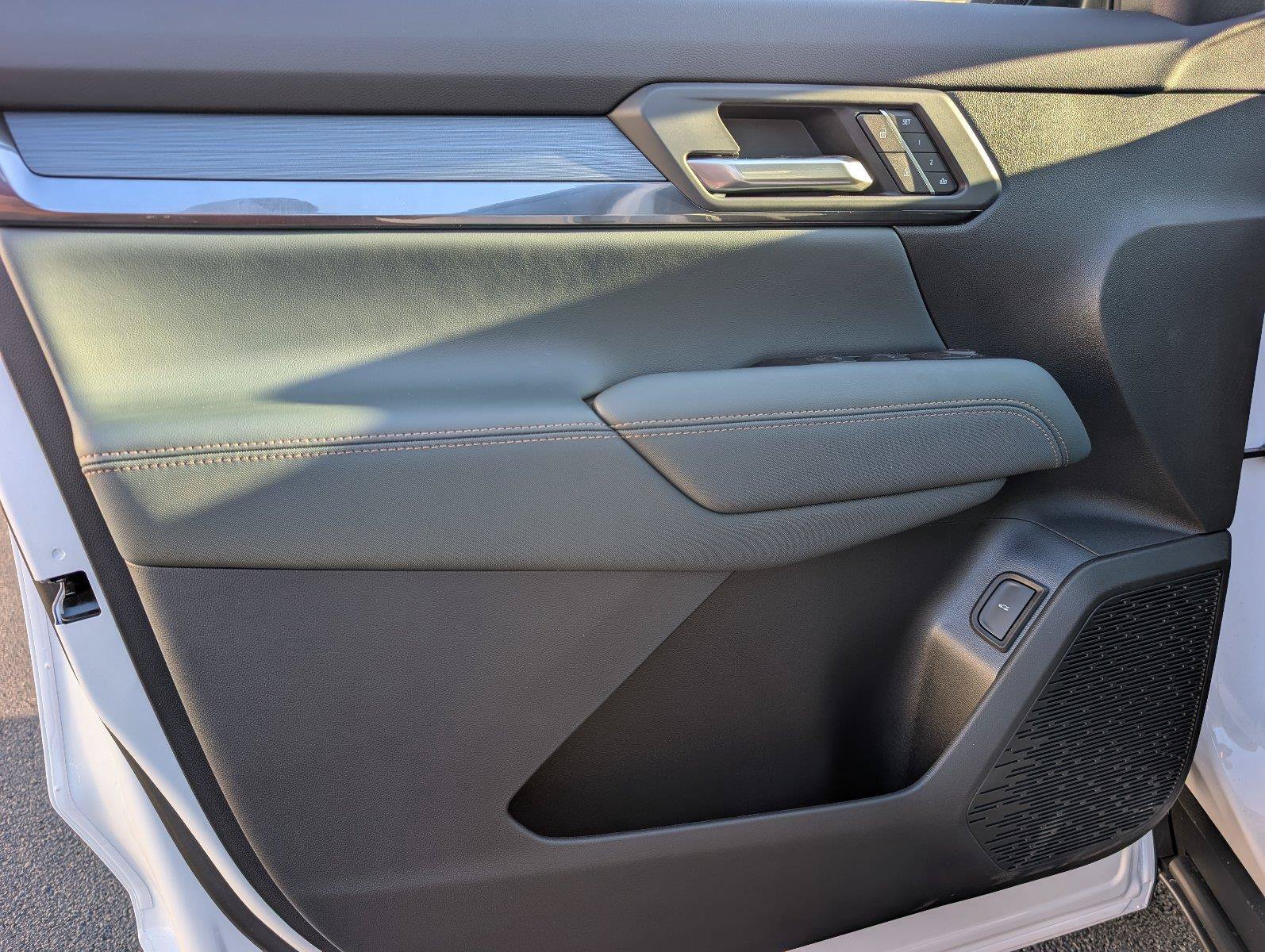 New 2027 GMC Terrain AT4 w/ Convenience Package III AWD/4WD image 17
