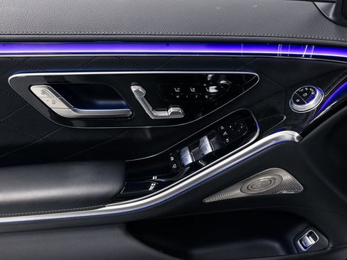 Used 2023 Mercedes-Benz S 580e 4MATIC Sedan image 6