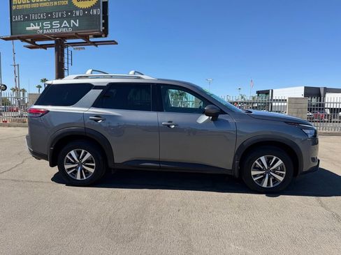 Used 2025 Nissan Pathfinder SL AWD/4WD image 7