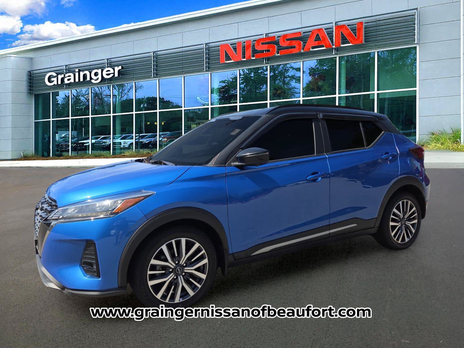 Used 2023 Nissan Kicks SR w/ SR Premium Package FWD image 2