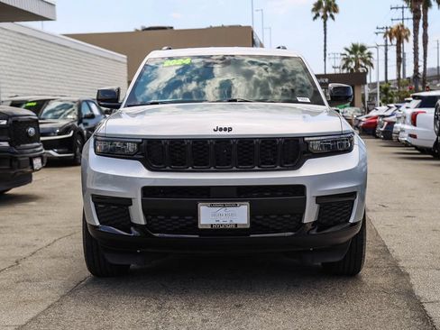 Used 2024 Jeep Grand Cherokee L Laredo AWD/4WD image 2