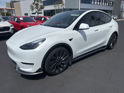 Used 2025 Tesla Model Y Performance image 1