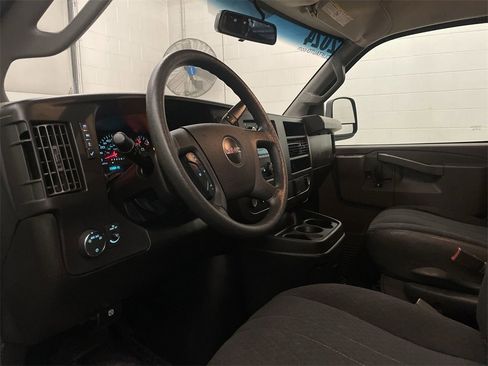 Used 2024 GMC Savana 2500 w/ Driver Convenience Package image 4