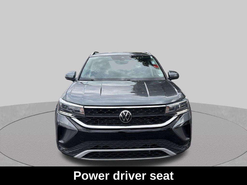 Used 2023 Volkswagen Taos SE w/ Panoramic Sunroof Package AWD/4WD image 10