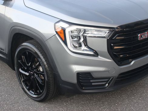 Used 2023 GMC Terrain SLE w/ Driver Convenience Package AWD/4WD image 9