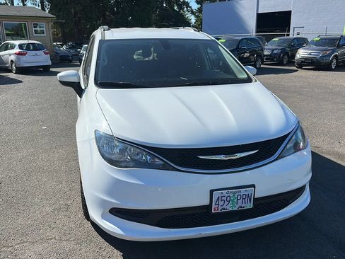 Used 2021 Chrysler Voyager Lxi FWD image 1